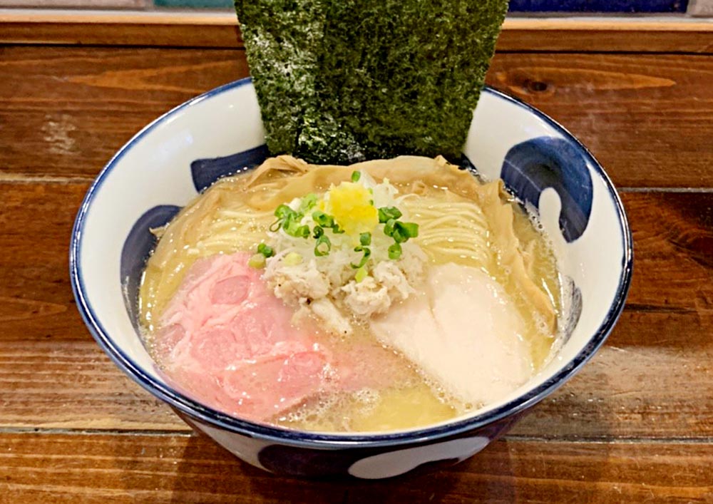 画像:濃厚白湯ラーメンの商品写真